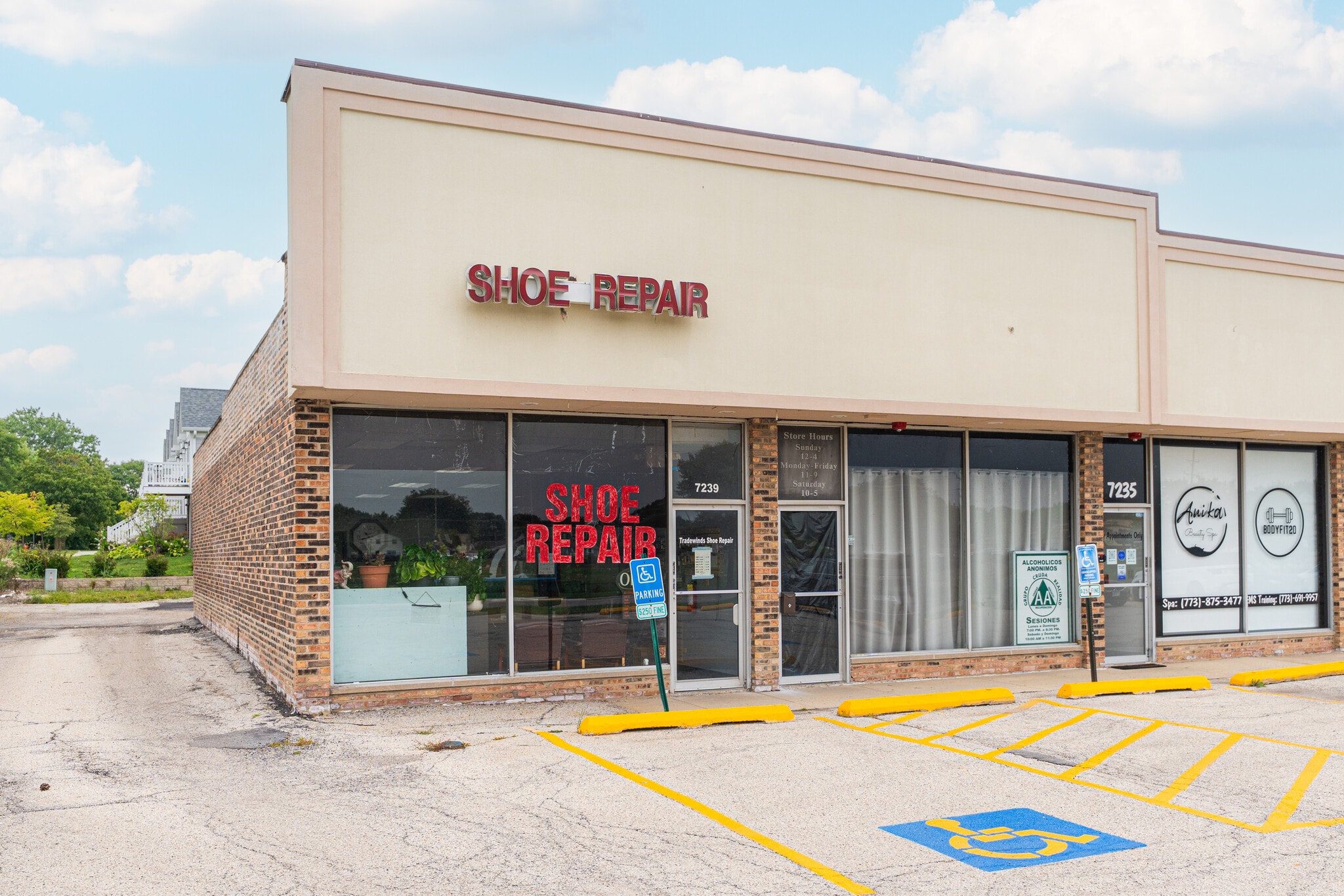 7201-7239 Olde Salem Cir, Hanover Park, IL for lease Building Photo- Image 1 of 5