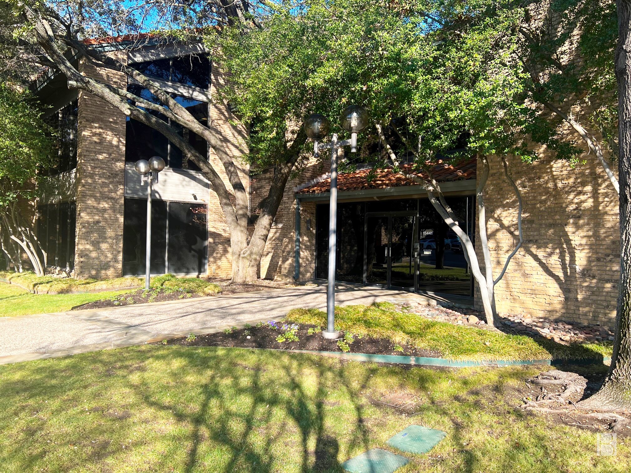 15441 Knoll Trail Dr, Dallas, TX for sale Primary Photo- Image 1 of 1