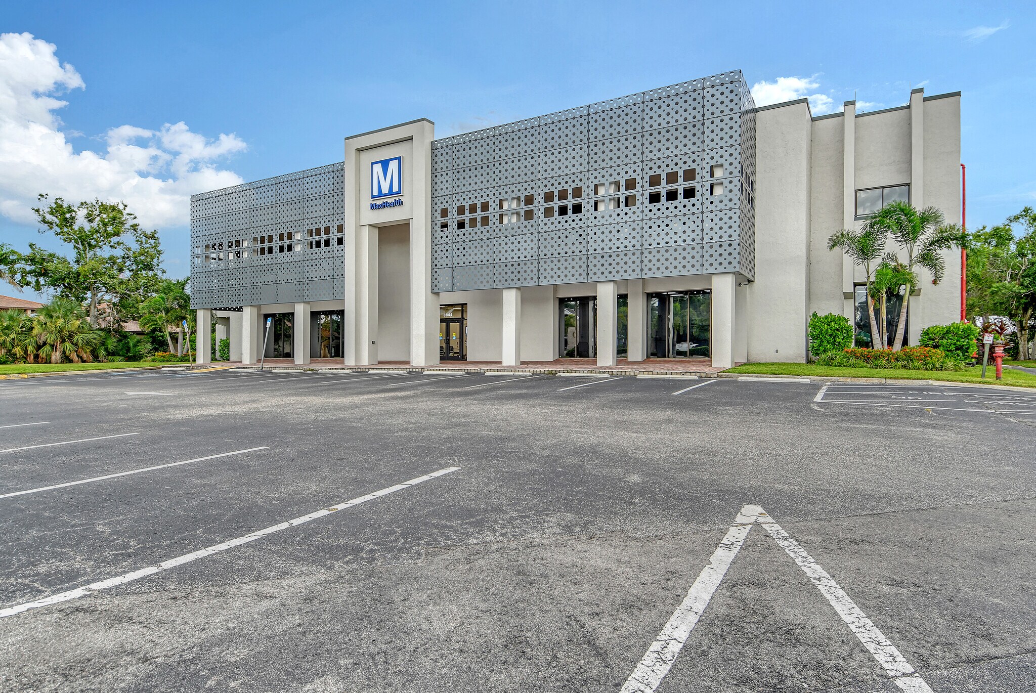 3844 Bee Ridge Rd, Sarasota, FL for sale Primary Photo- Image 1 of 3