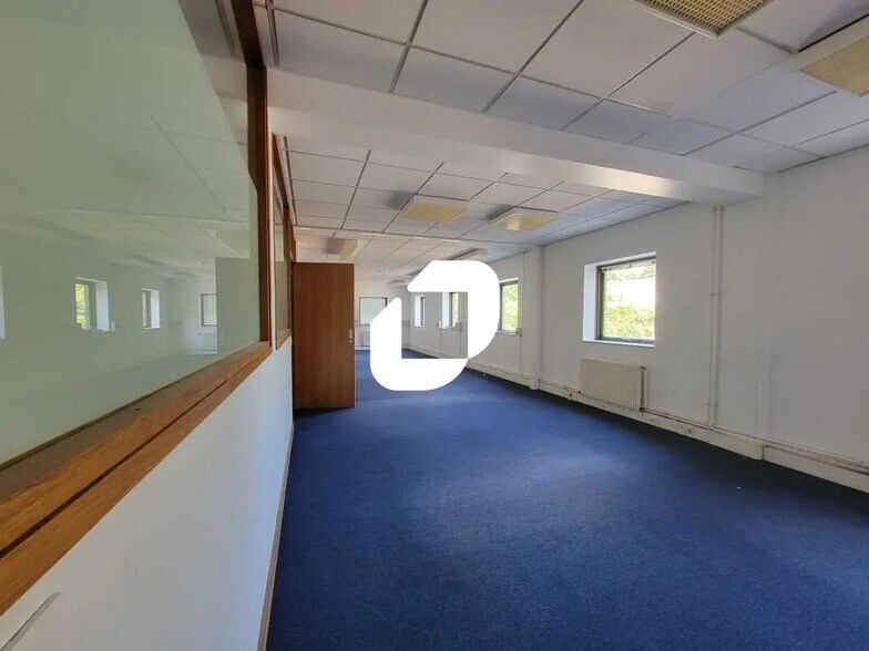 Office in Mennecy for lease - Interior Photo - Image 3 of 5