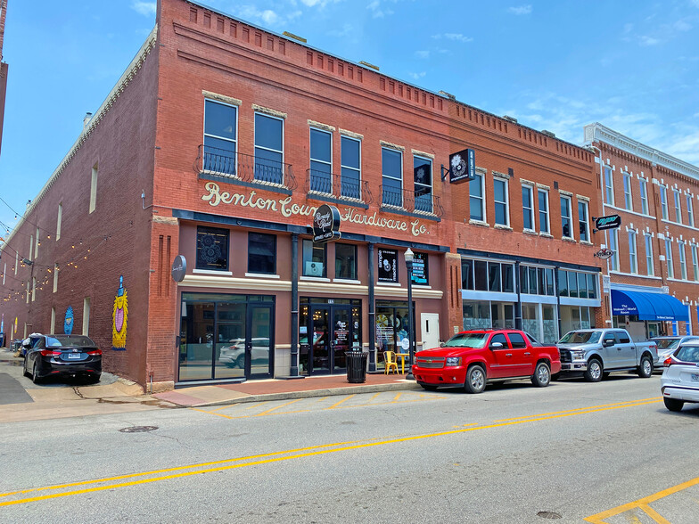 110 W Central Ave, Bentonville, AR for lease - Building Photo - Image 1 of 1