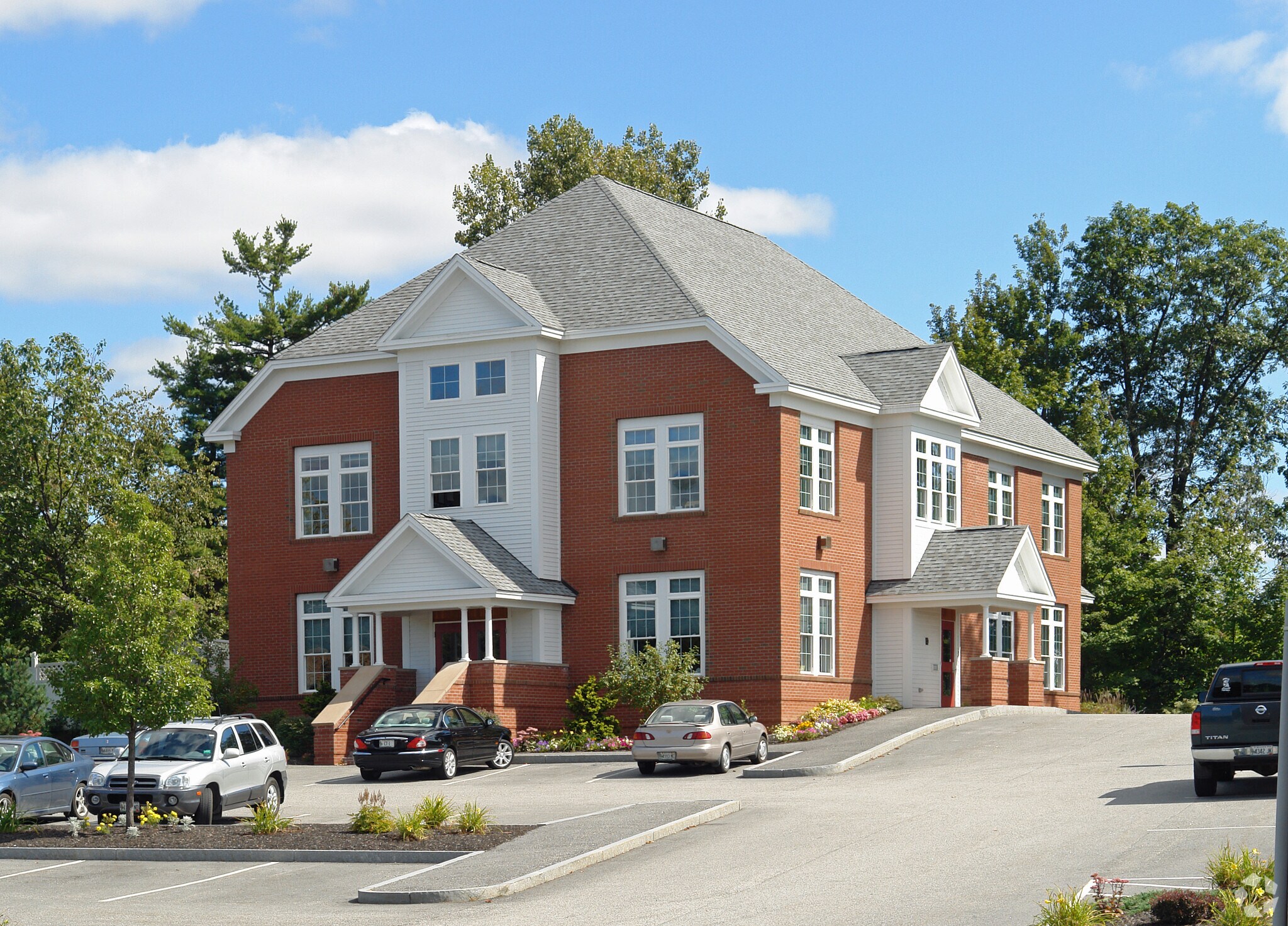 195 Center St, Auburn, ME for sale Primary Photo- Image 1 of 1