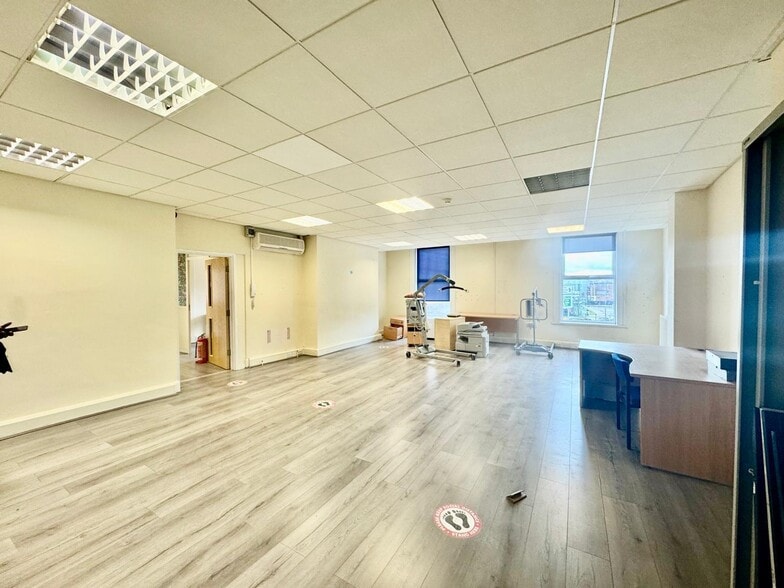 14-26 Victoria St, Luton for lease - Building Photo - Image 3 of 16