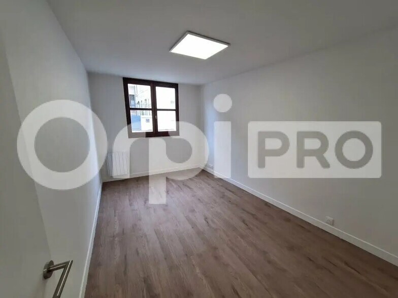 Office in Compiègne for lease - Building Photo - Image 3 of 7