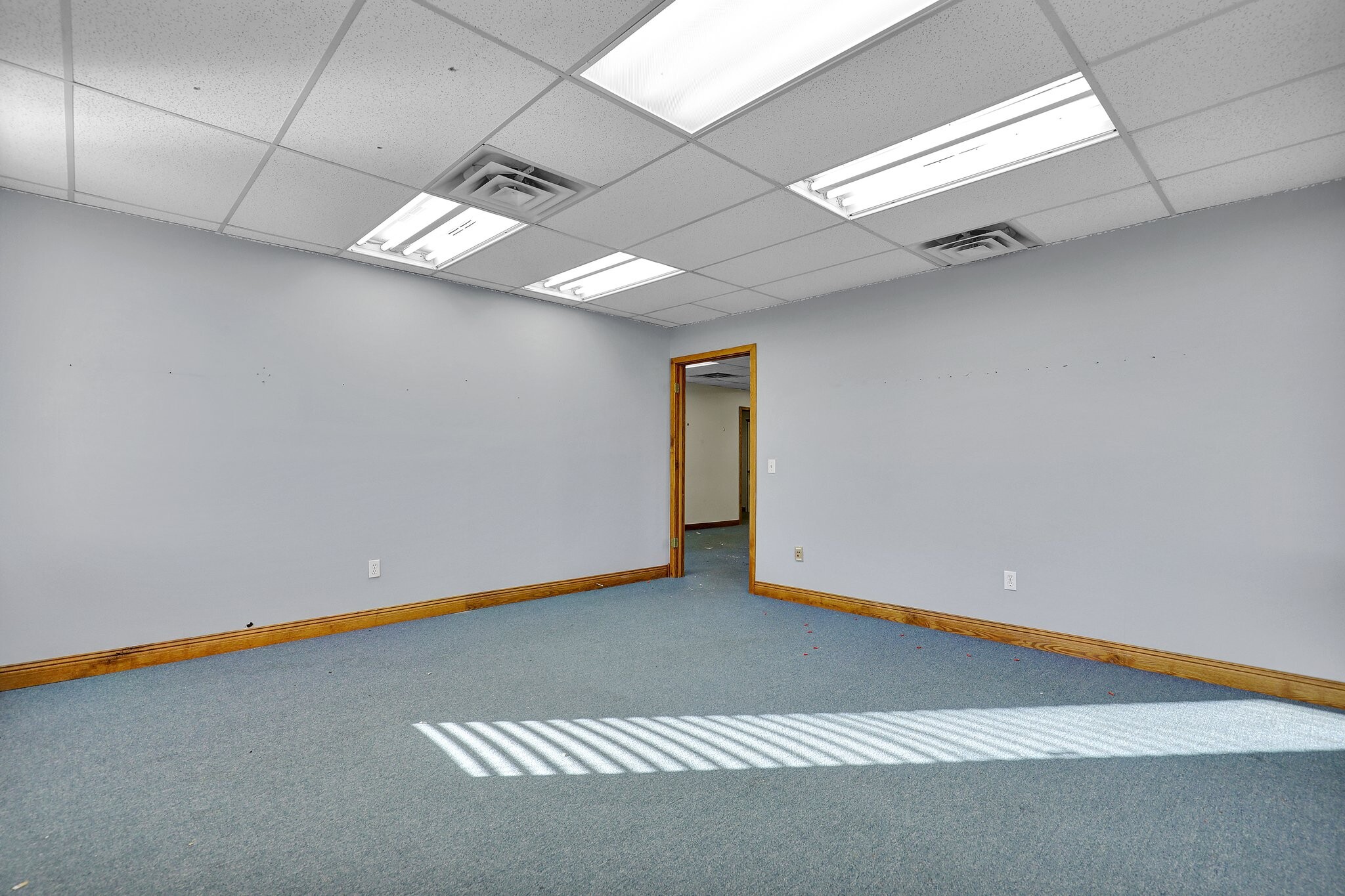 835 Louisa St, Lansing, MI for lease Interior Photo- Image 1 of 8