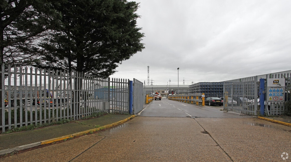 609 London Rd, Grays for sale - Primary Photo - Image 1 of 8