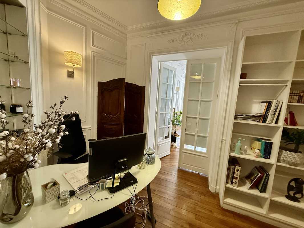 4 Rue Gustave Flaubert, Paris for lease Interior Photo- Image 1 of 11