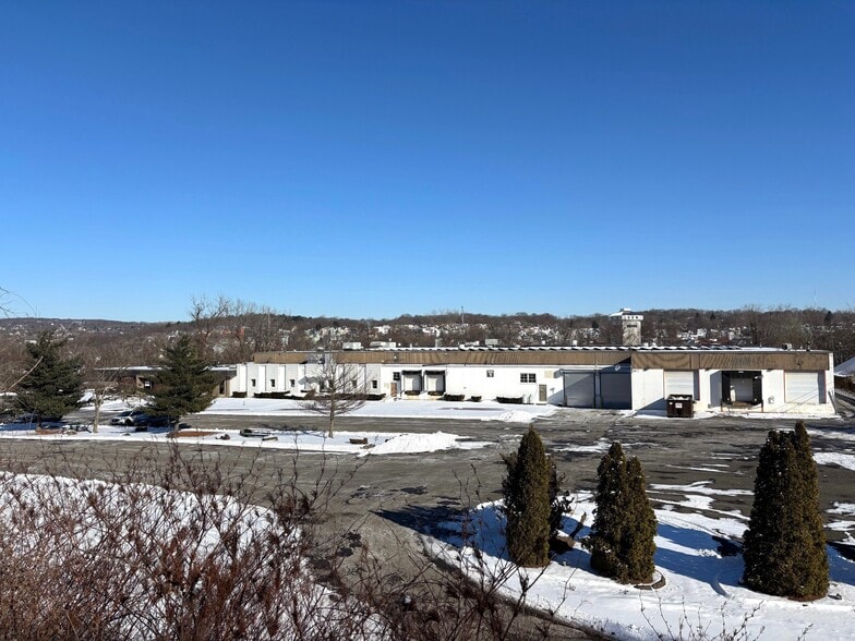567 S Leonard St, Waterbury, CT for lease - Building Photo - Image 1 of 1