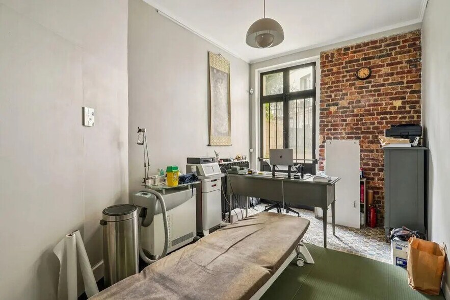 Retail in Paris for lease - Interior Photo - Image 2 of 10