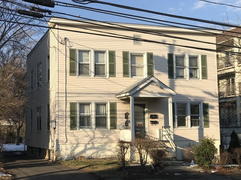 930 Cove Rd, Stamford, CT 06902