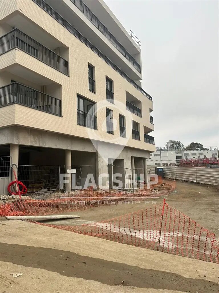 Retail in Sucy-en-Brie for lease Building Photo- Image 1 of 7