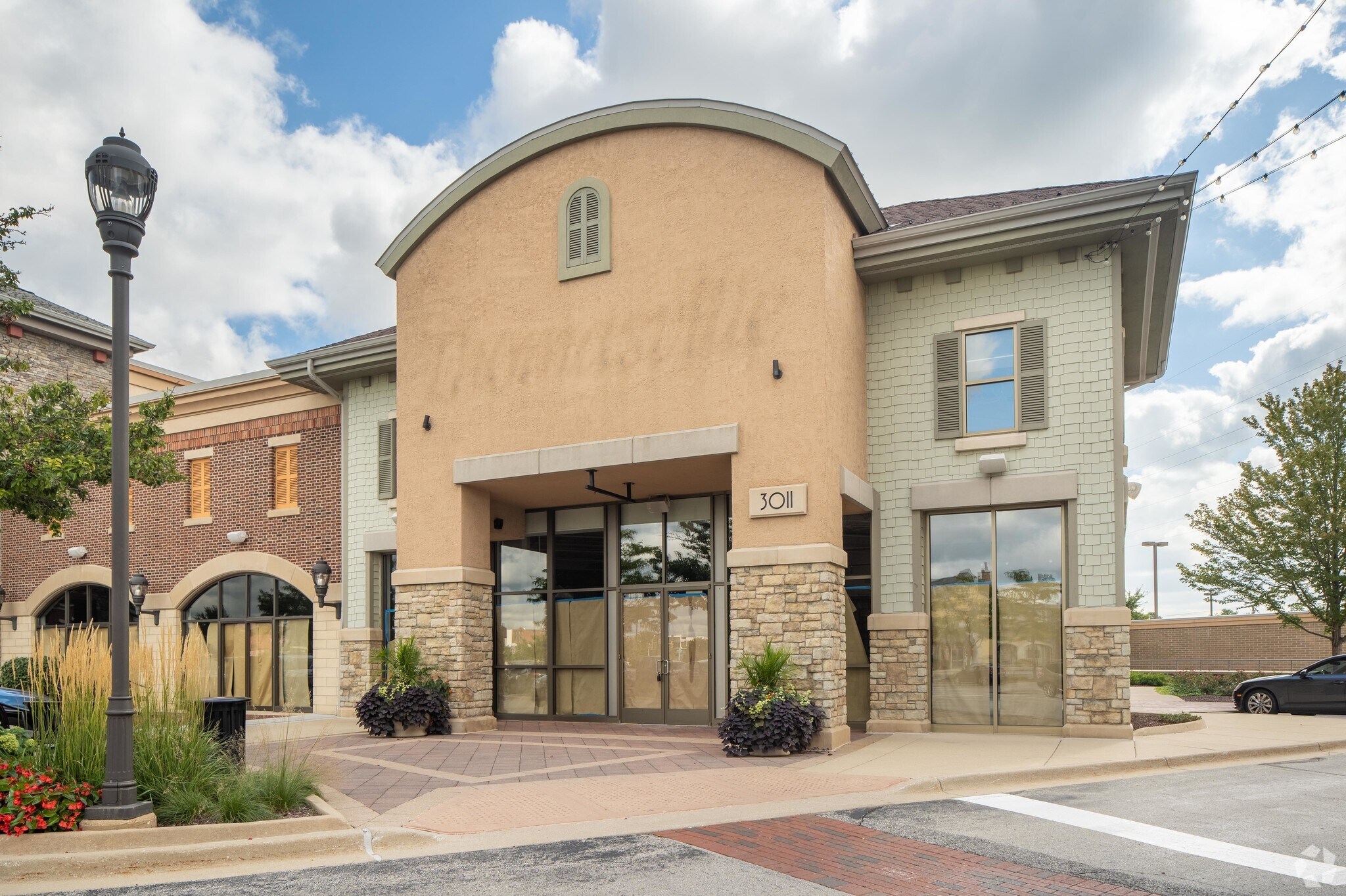 3051 Butterfield Rd, Oak Brook, IL 60521 Oak Brook Promenade