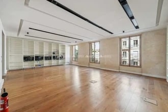 7 Square Du Roule, Paris for lease Interior Photo- Image 2 of 3