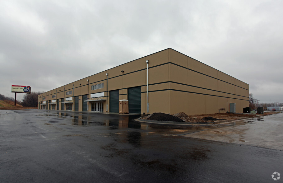 2610 NE Industrial Dr, North Kansas City, MO for lease - Building Photo - Image 3 of 7