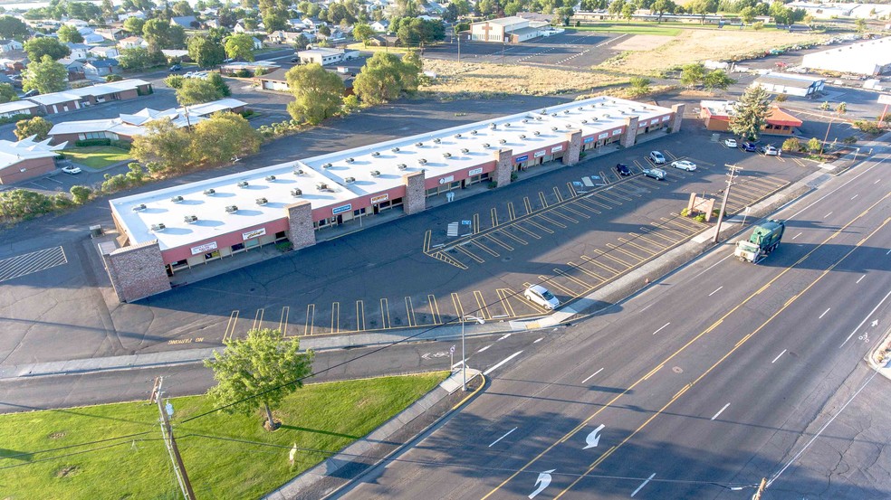 1001-1065 W Broadway Ave, Moses Lake, WA for sale - Building Photo - Image 1 of 1