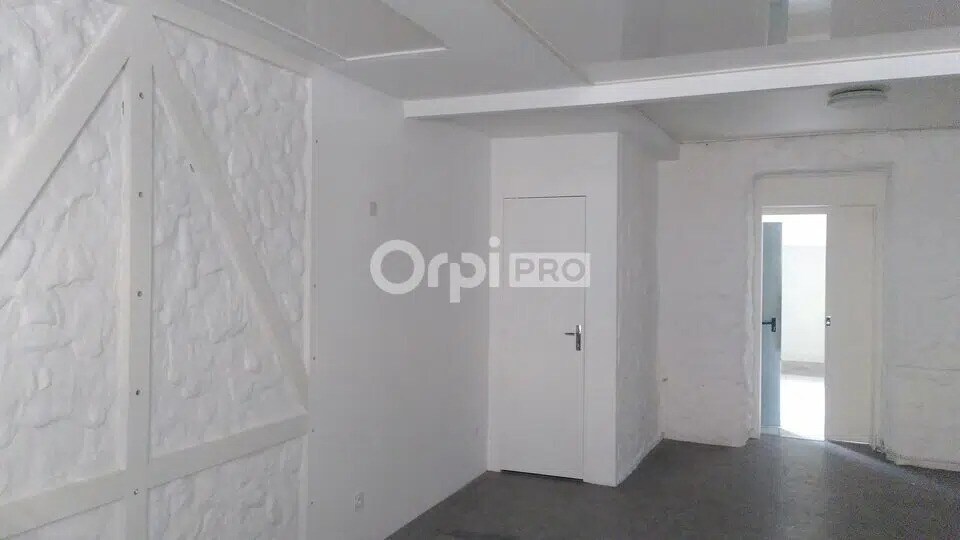 Retail in Pau for lease - Interior Photo - Image 2 of 4