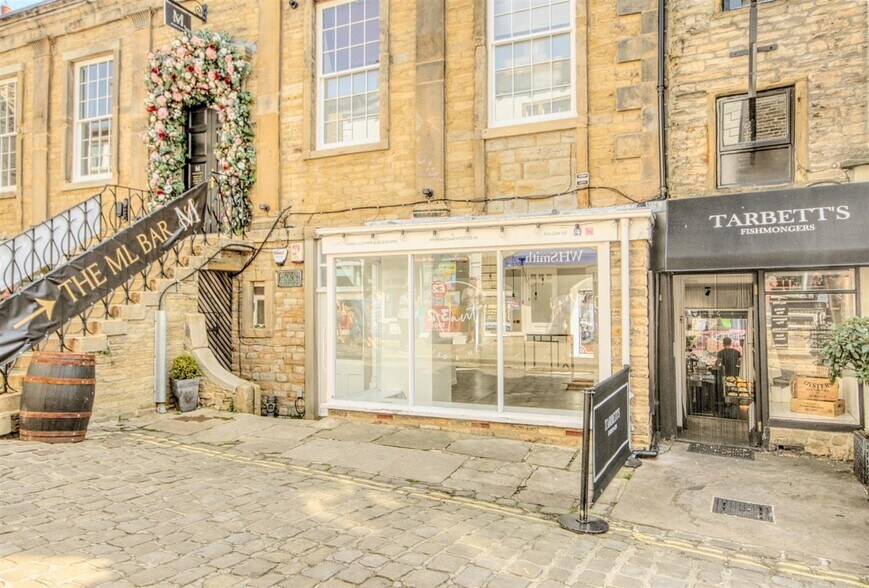 74 High St, Skipton for lease - Primary Photo - Image 1 of 16
