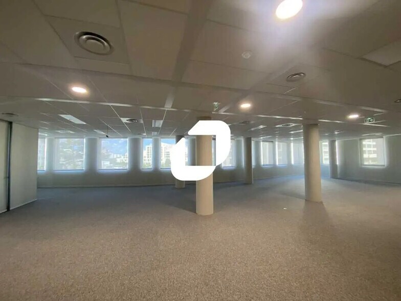 Office in Bordeaux for lease - Building Photo - Image 3 of 26