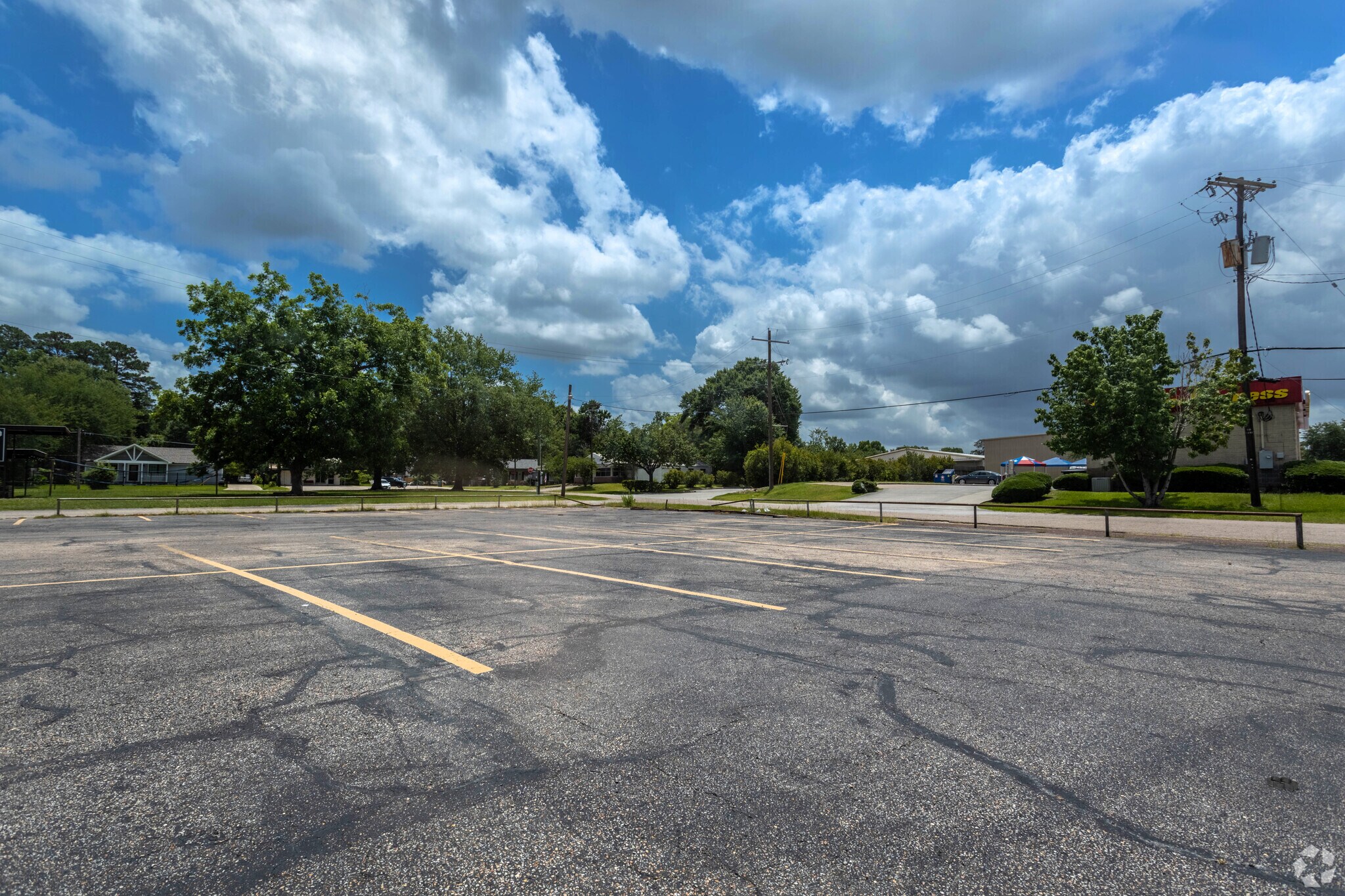 527 N Frazier St, Conroe, TX for sale Primary Photo- Image 1 of 1