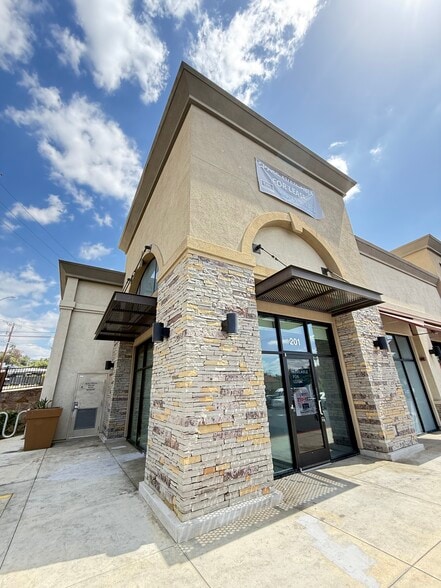 7311 N Figueroa St, Los Angeles, CA for lease - Building Photo - Image 1 of 5