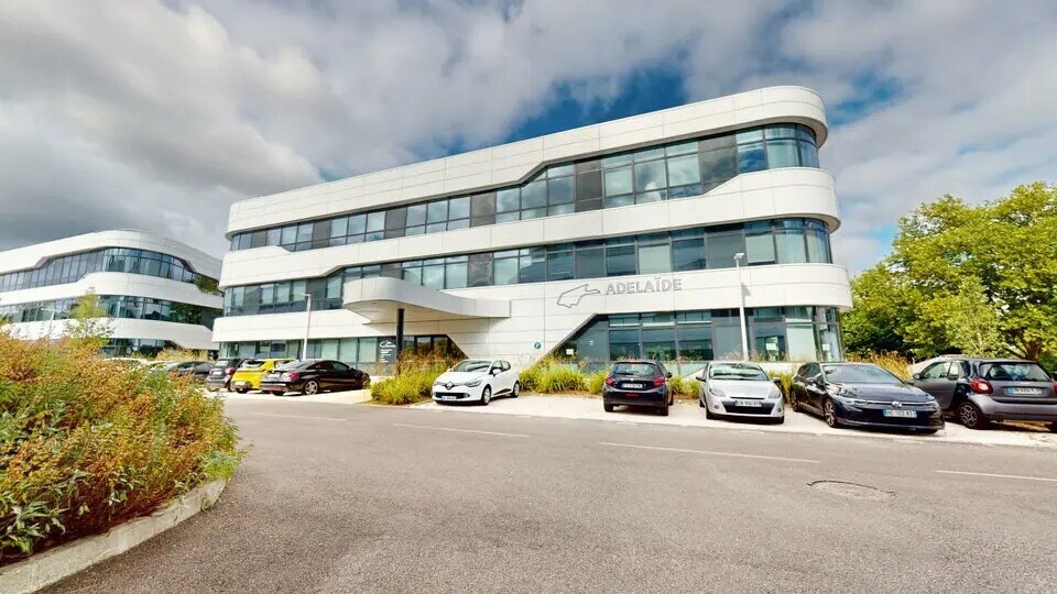 Office in Champagne-au-Mont-d'Or for lease - Building Photo - Image 1 of 10