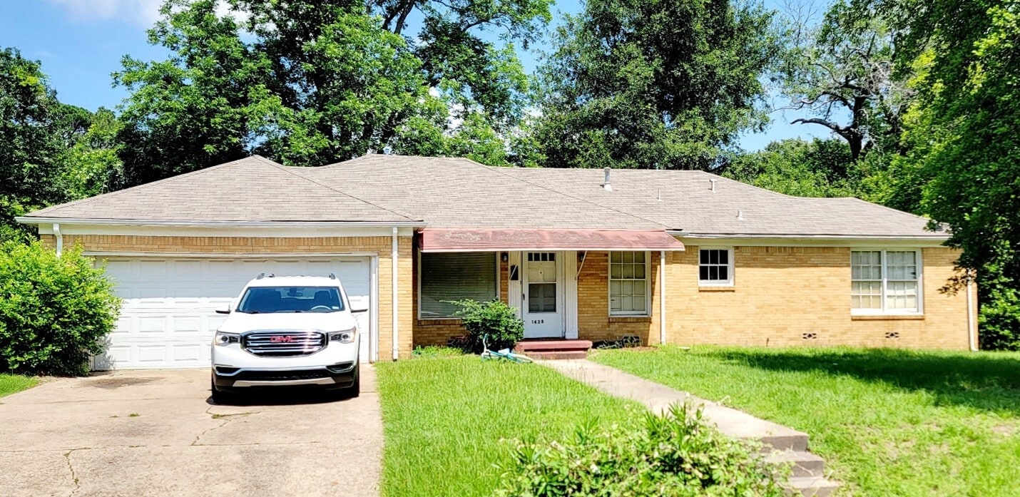 1428 S Peach Ave, Tyler, TX for sale Primary Photo- Image 1 of 2