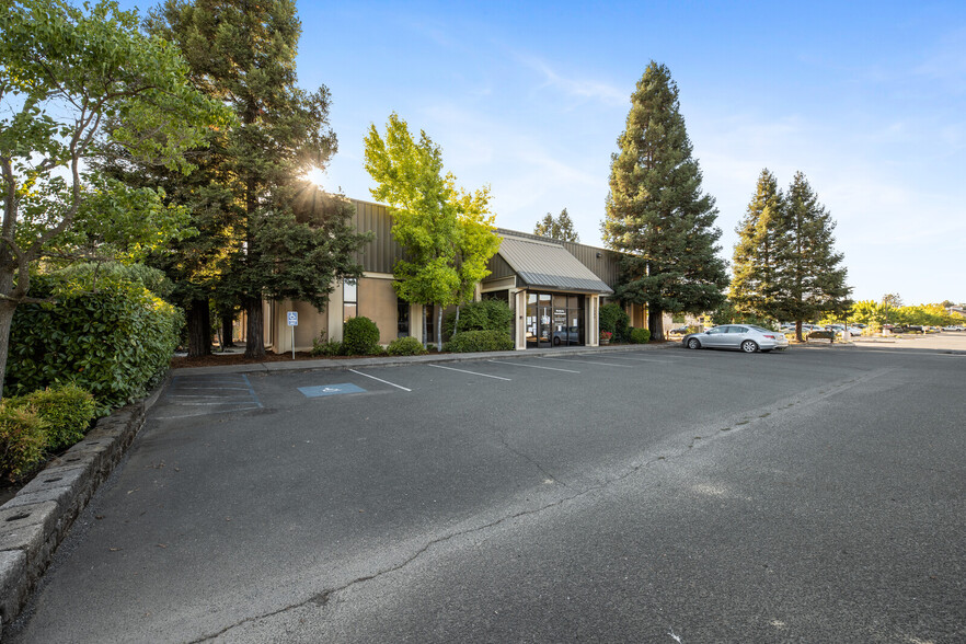 1240 Airport Park Blvd, Ukiah, CA for lease - Building Photo - Image 1 of 29