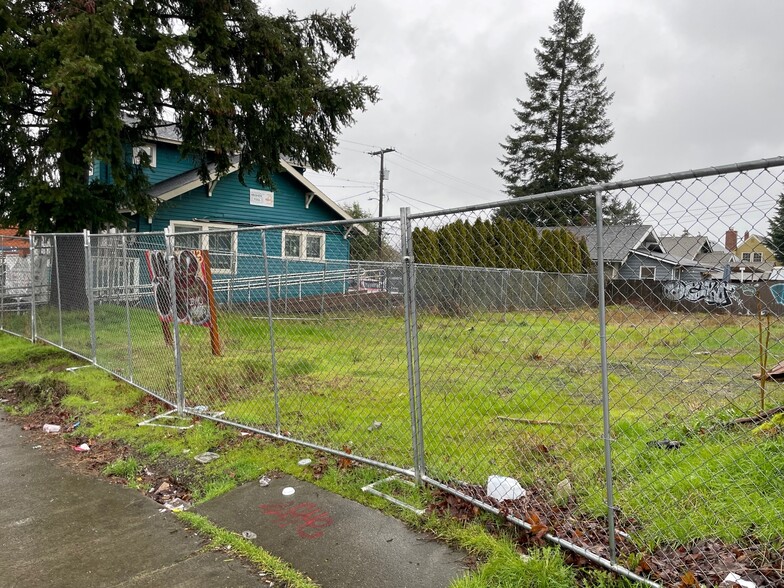 7530 N Interstate Ave, Portland, OR for sale - Primary Photo - Image 2 of 2
