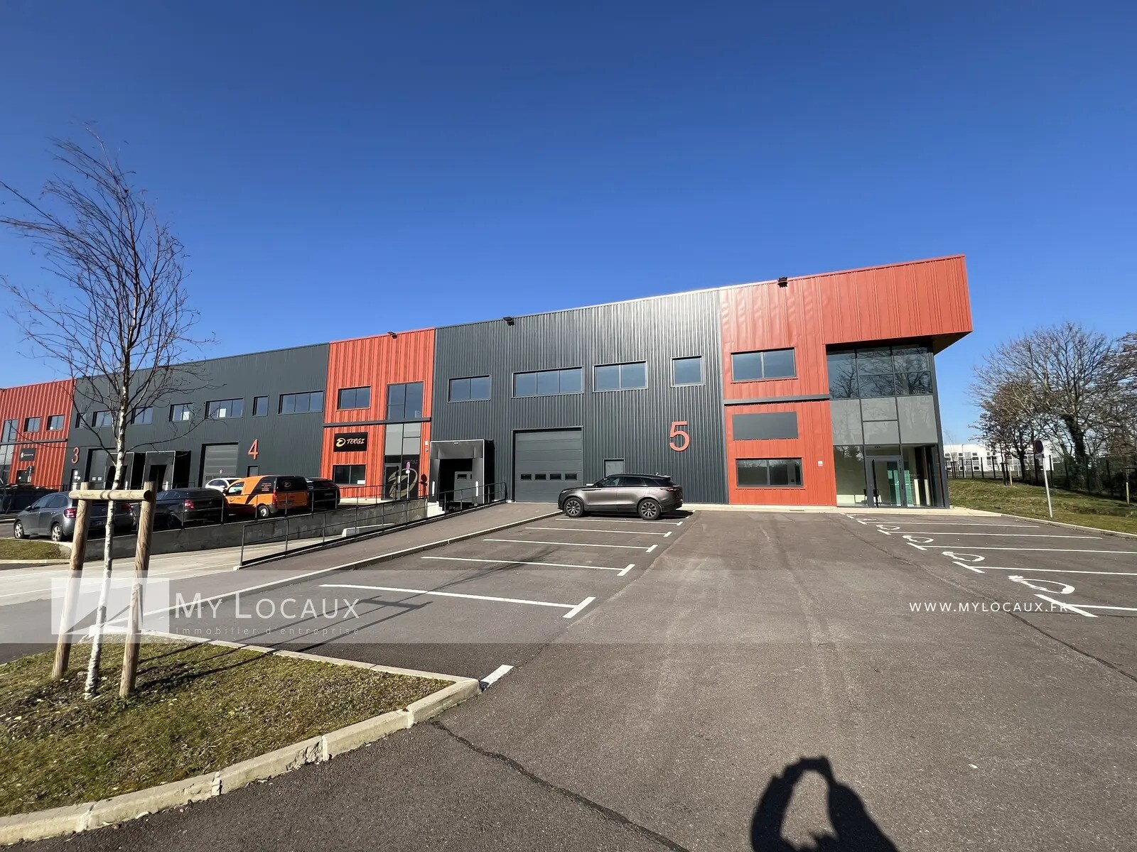 Industrial in SAINT-OUEN-L'AUMONE for lease Building Photo- Image 1 of 7