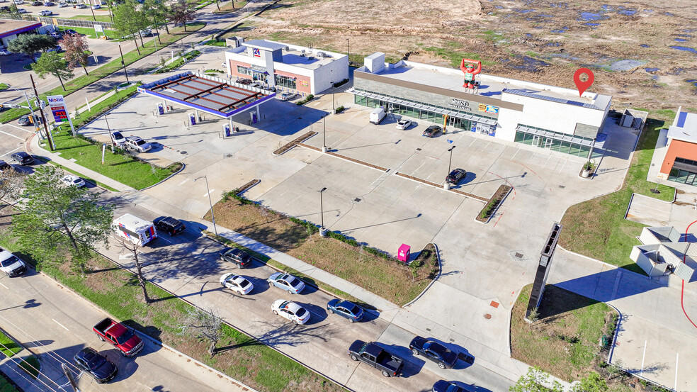 650 W Rankin Rd, Houston, TX for lease - Building Photo - Image 1 of 24