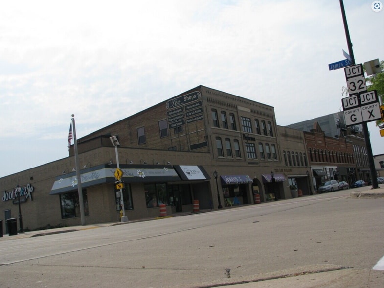 124 N Broadway, De Pere, WI for lease - Building Photo - Image 2 of 13