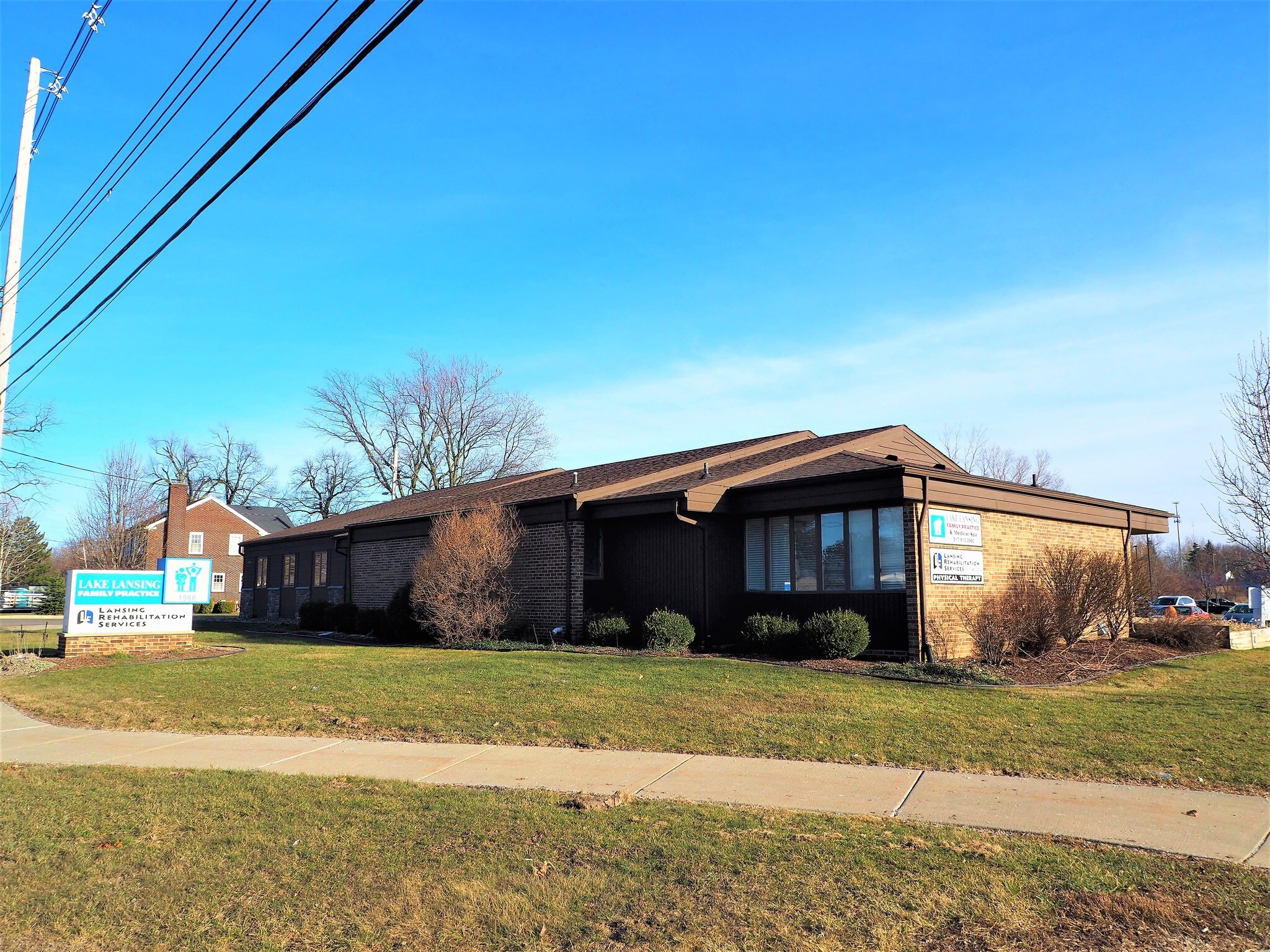 1568 Lake Lansing Rd, Lansing, MI 48912
