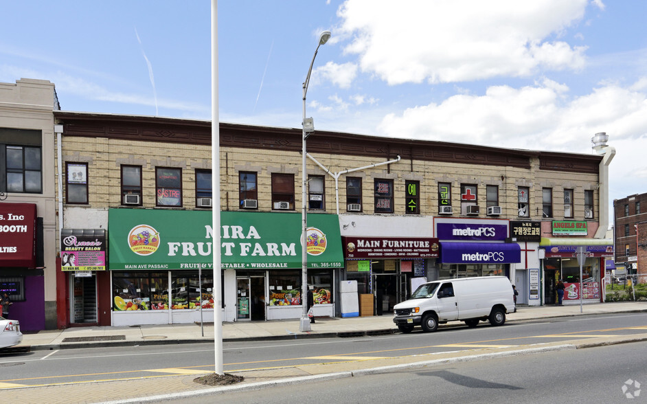 751-759 Main Ave, Passaic, NJ for sale - Primary Photo - Image 1 of 1