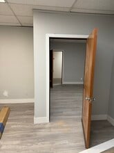 8835 SW Canyon Ln, Portland, OR for lease Interior Photo- Image 2 of 7