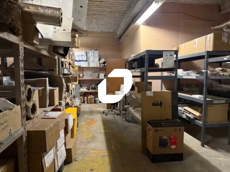 Retail in Pierrelaye for lease - Interior Photo - Image 3 of 9