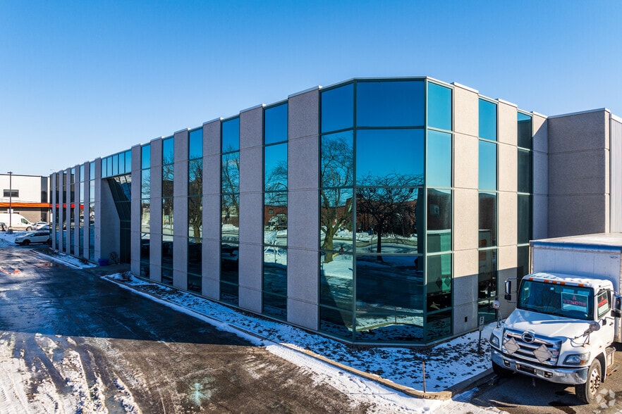 7850 Rue Bombardier, Montréal, QC for lease - Primary Photo - Image 1 of 4