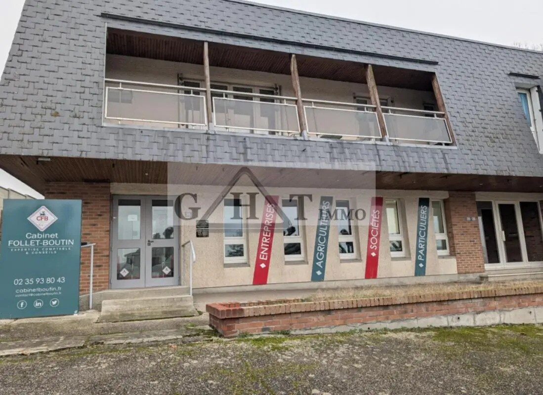 Office in Londinières for lease Building Photo- Image 1 of 4