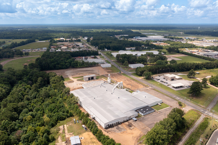 203 Industrial Park Rd, Starkville, MS for lease - Building Photo - Image 1 of 10