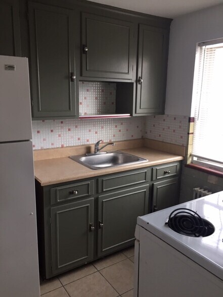 128 Colton Ave, Lackawanna, NY for sale - Interior Photo - Image 3 of 44