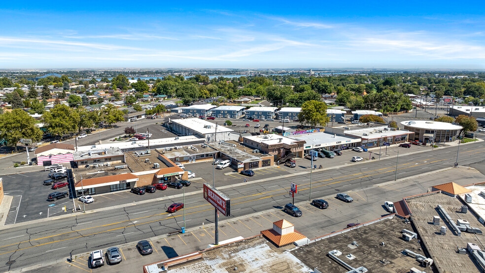 Kennewick Village portfolio of 7 properties for sale on LoopNet.com - Building Photo - Image 3 of 5