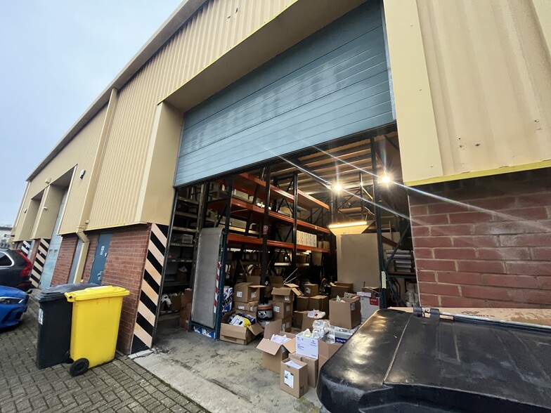 Unit 9-12 Works Rd, Letchworth Garden City for lease - Building Photo - Image 3 of 9