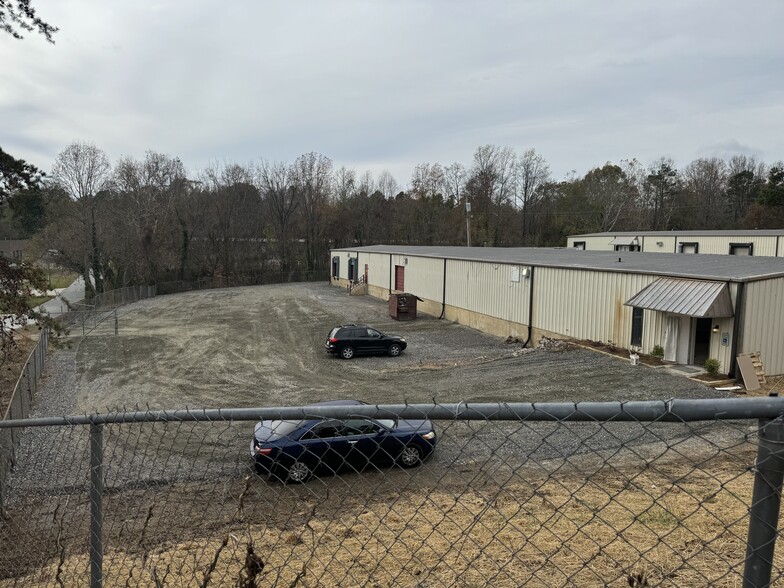 1020 Roberts Ln, High Point, NC for lease - Building Photo - Image 3 of 10