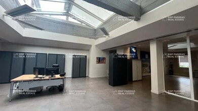 Office in Orléans for sale Interior Photo- Image 1 of 9