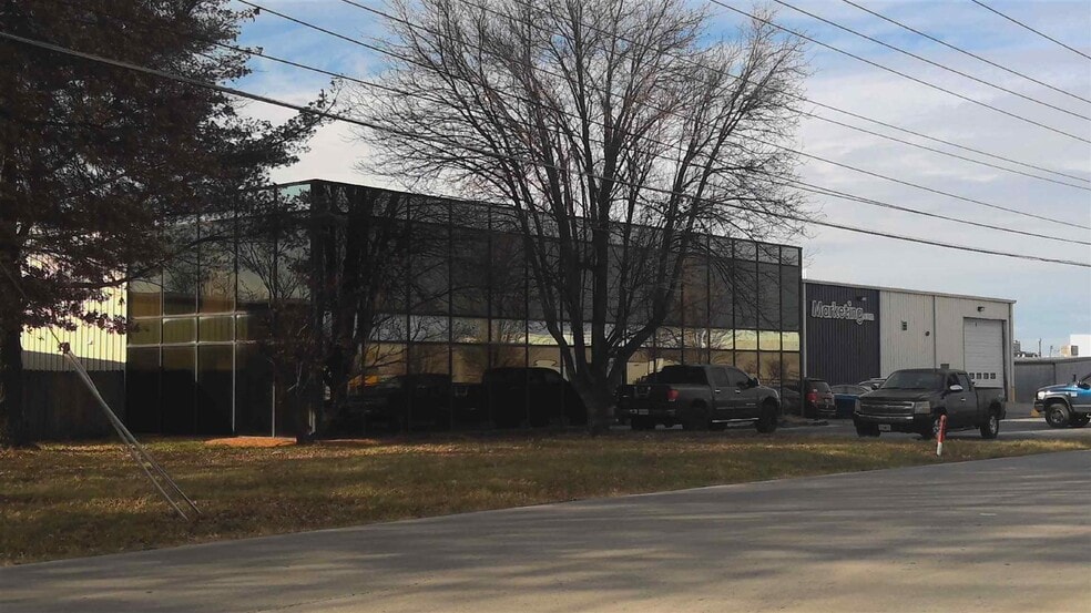 2503 N Neergard Ave, Springfield, MO for lease - Building Photo - Image 1 of 20