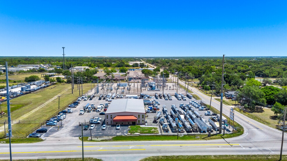 2740 Combee Rd, Lakeland, FL for lease - Building Photo - Image 1 of 7