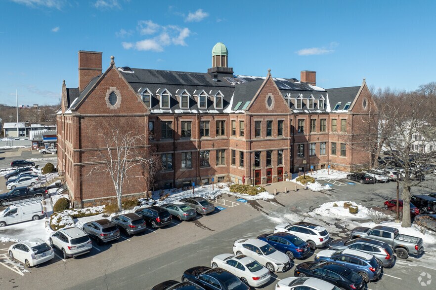 1266 Furnace Brook Pky, Quincy, MA for lease - Primary Photo - Image 1 of 10