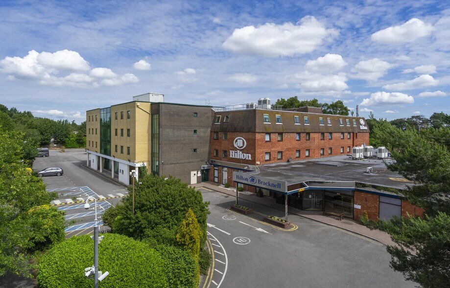 Bagshot Rd, Bracknell for sale - Primary Photo - Image 1 of 1