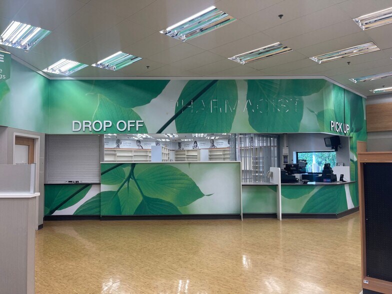 100 S 3rd St, Conneaut Lake, PA for lease - Interior Photo - Image 3 of 6