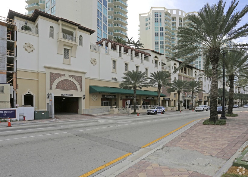 250 Sunny Isles Blvd, Sunny Isles Beach, FL for lease - Building Photo - Image 3 of 8