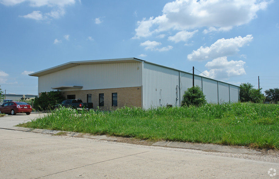 1833 Industrial Blvd, Harvey, LA for sale - Primary Photo - Image 1 of 2